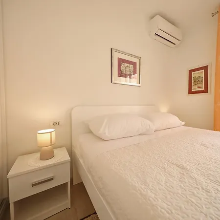 City Studio Laurana شقة *