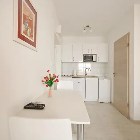 City Studio Laurana Apartment *